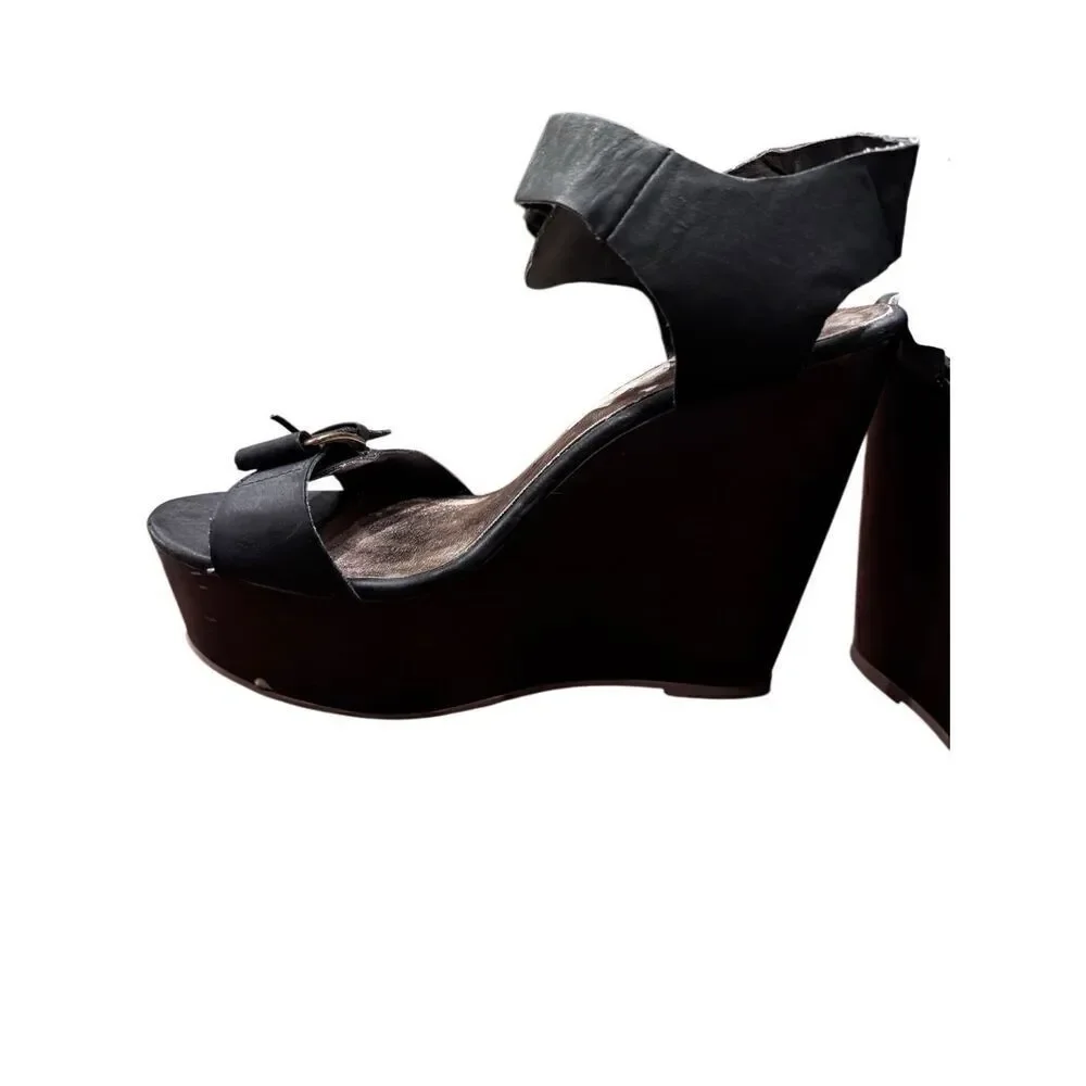 Madden Girl 5.5 inch platform strappy sandals size 9
